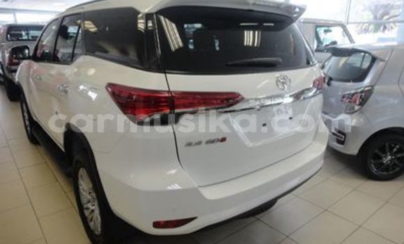 Acheter Occasion Voiture Toyota Fortuner Blanc à Beitbridge, Matabeleland South Acheter Occasion Voiture Toyota Fortuner Blanc à Beitbridge, Matabeleland South
