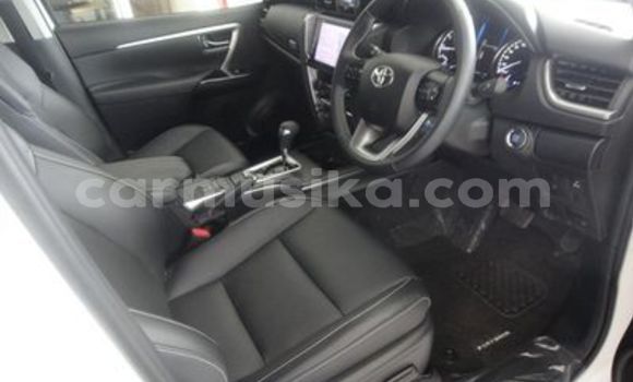 Acheter Occasion Voiture Toyota Fortuner Blanc à Beitbridge, Matabeleland South Acheter Occasion Voiture Toyota Fortuner Blanc à Beitbridge, Matabeleland South