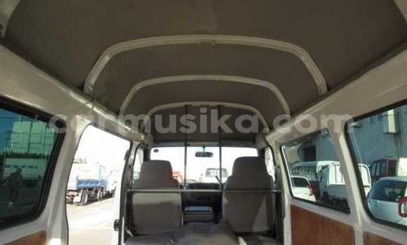 Acheter Occasion Voiture Nissan Caravan Blanc à Beitbridge, Matabeleland South Acheter Occasion Voiture Nissan Caravan Blanc à Beitbridge, Matabeleland South