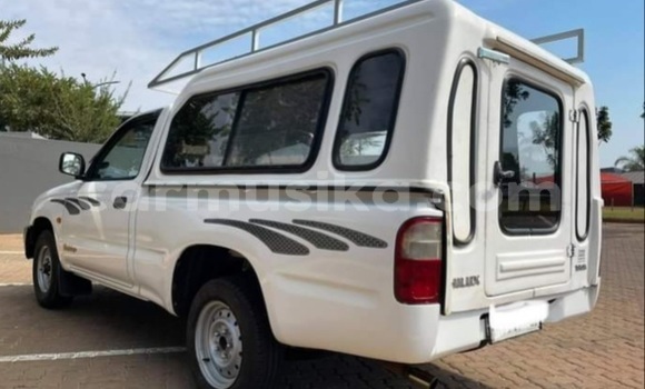 Tenga Tsaru Toyota Hilux Chena Mota in Beitbridge in Matabeleland South Tenga Tsaru Toyota Hilux Chena Mota in Beitbridge in Matabeleland South