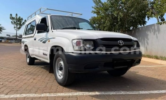 Tenga Tsaru Toyota Hilux Chena Mota in Beitbridge in Matabeleland South Tenga Tsaru Toyota Hilux Chena Mota in Beitbridge in Matabeleland South