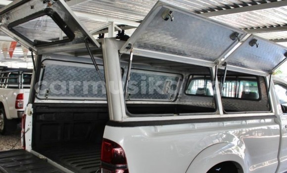 Buy Used Toyota Hilux White Car in Beitbridge in Matabeleland South Buy Used Toyota Hilux White Car in Beitbridge in Matabeleland South