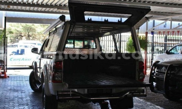 Buy Used Toyota Hilux White Car in Beitbridge in Matabeleland South Buy Used Toyota Hilux White Car in Beitbridge in Matabeleland South