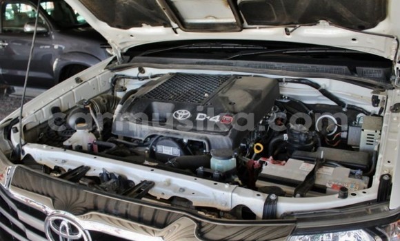 Buy Used Toyota Hilux White Car in Beitbridge in Matabeleland South Buy Used Toyota Hilux White Car in Beitbridge in Matabeleland South