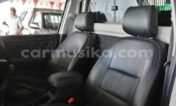 Buy Used Toyota Hilux White Car in Beitbridge in Matabeleland South Buy Used Toyota Hilux White Car in Beitbridge in Matabeleland South