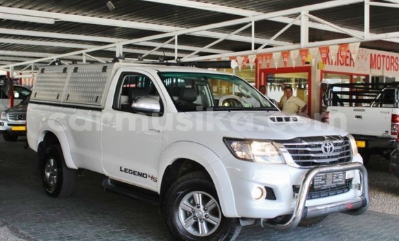 Buy Used Toyota Hilux White Car in Beitbridge in Matabeleland South Buy Used Toyota Hilux White Car in Beitbridge in Matabeleland South