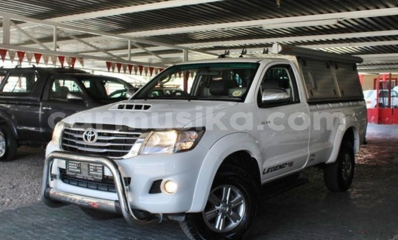 Buy Used Toyota Hilux White Car in Beitbridge in Matabeleland South Buy Used Toyota Hilux White Car in Beitbridge in Matabeleland South
