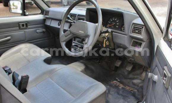 Buy Used Toyota Hilux White Car in Bulawayo in Bulawayo Buy Used Toyota Hilux White Car in Bulawayo in Bulawayo