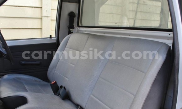 Buy Used Toyota Hilux White Car in Bulawayo in Bulawayo Buy Used Toyota Hilux White Car in Bulawayo in Bulawayo