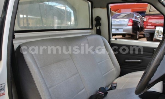 Buy Used Toyota Hilux White Car in Bulawayo in Bulawayo Buy Used Toyota Hilux White Car in Bulawayo in Bulawayo