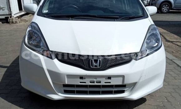 Buy Import Honda Fit White Car in Beitbridge in Matabeleland South Buy Import Honda Fit White Car in Beitbridge in Matabeleland South