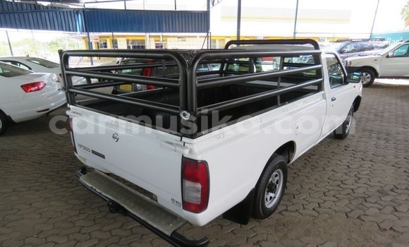 Buy Used Nissan NP 300 White Car in Beitbridge in Matabeleland South Buy Used Nissan NP 300 White Car in Beitbridge in Matabeleland South