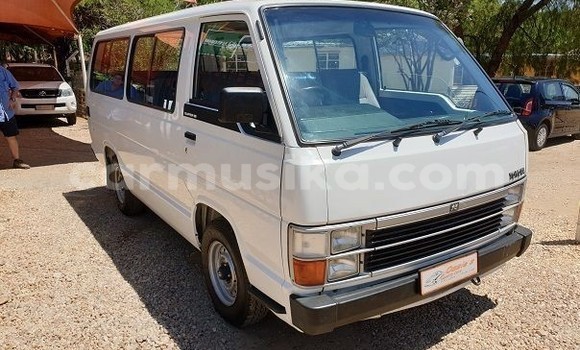 Buy Used Toyota Hiace White Car in Beitbridge in Matabeleland South Buy Used Toyota Hiace White Car in Beitbridge in Matabeleland South
