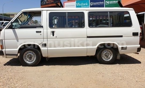 Buy Used Toyota Hiace White Car in Beitbridge in Matabeleland South Buy Used Toyota Hiace White Car in Beitbridge in Matabeleland South