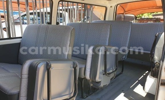 Buy Used Toyota Hiace White Car in Beitbridge in Matabeleland South Buy Used Toyota Hiace White Car in Beitbridge in Matabeleland South