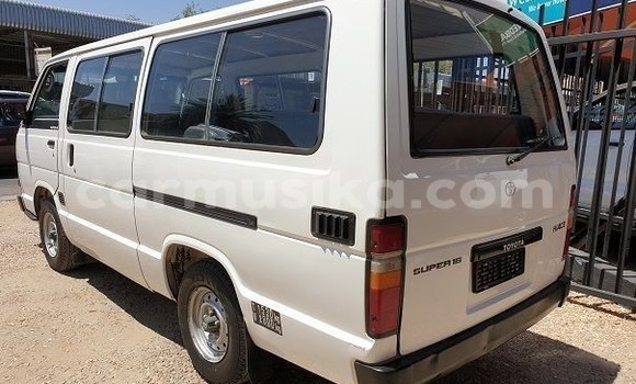 Buy Used Toyota Hiace White Car in Beitbridge in Matabeleland South Buy Used Toyota Hiace White Car in Beitbridge in Matabeleland South