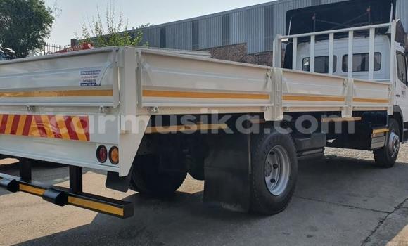 Acheter Occasion Utilitaire Mercedes‒Benz 1317 Blanc à Borrowdale, Harare Acheter Occasion Utilitaire Mercedes‒Benz 1317 Blanc à Borrowdale, Harare