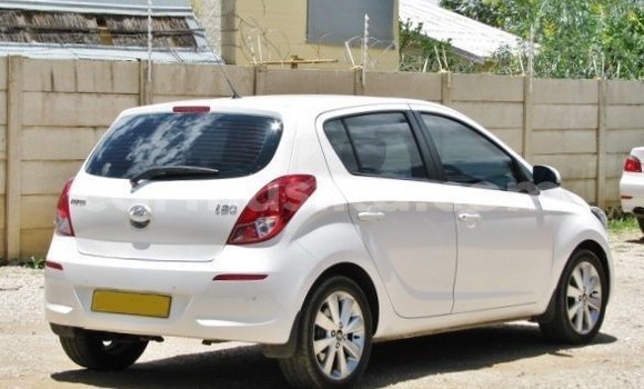 Buy Used Hyundai i20 White Car in Beitbridge in Matabeleland South Buy Used Hyundai i20 White Car in Beitbridge in Matabeleland South
