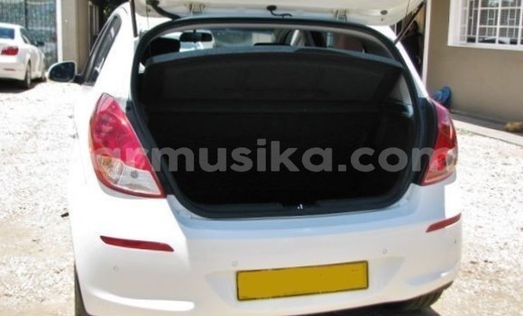 Buy Used Hyundai i20 White Car in Beitbridge in Matabeleland South Buy Used Hyundai i20 White Car in Beitbridge in Matabeleland South