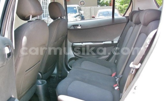 Buy Used Hyundai i20 White Car in Beitbridge in Matabeleland South Buy Used Hyundai i20 White Car in Beitbridge in Matabeleland South