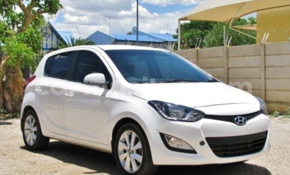 Buy Used Hyundai i20 White Car in Beitbridge in Matabeleland South Buy Used Hyundai i20 White Car in Beitbridge in Matabeleland South