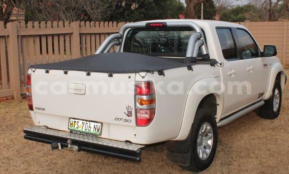 Acheter Occasion Voiture Mazda BT-50 Blanc à Harare, Harare Acheter Occasion Voiture Mazda BT-50 Blanc à Harare, Harare