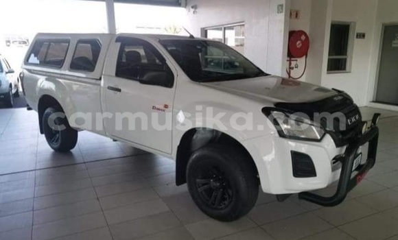 Nunua Ilio tumika Isuzu KB Nyeupe Gari ndani ya Beitbridge nchini Matabeleland Kusini