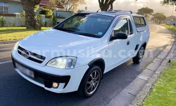 Nunua Ilio tumika Opel Corsa Nyeupe Gari ndani ya Beitbridge nchini Matabeleland Kusini