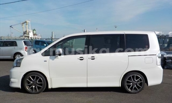 Buy Used Toyota Noah White Car in Beitbridge in Matabeleland South Buy Used Toyota Noah White Car in Beitbridge in Matabeleland South