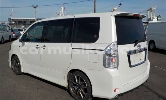 Buy Used Toyota Noah White Car in Beitbridge in Matabeleland South Buy Used Toyota Noah White Car in Beitbridge in Matabeleland South