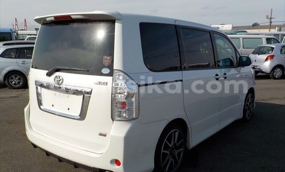 Buy Used Toyota Noah White Car in Beitbridge in Matabeleland South Buy Used Toyota Noah White Car in Beitbridge in Matabeleland South