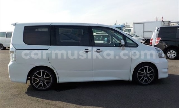 Buy Used Toyota Noah White Car in Beitbridge in Matabeleland South Buy Used Toyota Noah White Car in Beitbridge in Matabeleland South