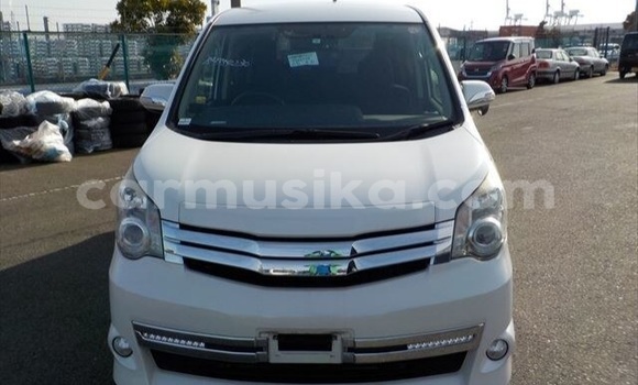 Buy Used Toyota Noah White Car in Beitbridge in Matabeleland South Buy Used Toyota Noah White Car in Beitbridge in Matabeleland South
