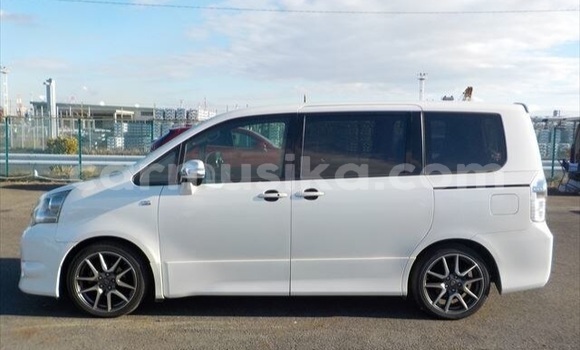 Buy Used Toyota Noah White Car in Beitbridge in Matabeleland South Buy Used Toyota Noah White Car in Beitbridge in Matabeleland South