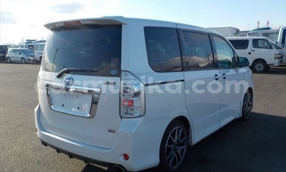 Buy Used Toyota Noah White Car in Beitbridge in Matabeleland South Buy Used Toyota Noah White Car in Beitbridge in Matabeleland South