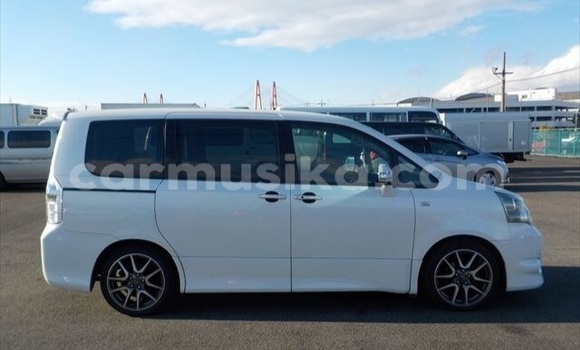 Buy Used Toyota Noah White Car in Beitbridge in Matabeleland South Buy Used Toyota Noah White Car in Beitbridge in Matabeleland South