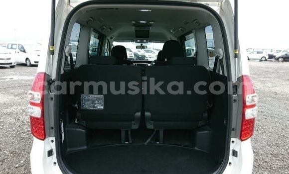 Buy Used Toyota Noah White Car in Beitbridge in Matabeleland South Buy Used Toyota Noah White Car in Beitbridge in Matabeleland South