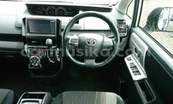 Buy Used Toyota Noah White Car in Beitbridge in Matabeleland South Buy Used Toyota Noah White Car in Beitbridge in Matabeleland South