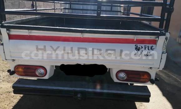 Buy Used Hyundai H200 White Car in Kwekwe in Midlands