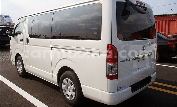 Acheter Occasion Voiture Toyota RegiusAce Blanc à Beitbridge, Matabeleland South Acheter Occasion Voiture Toyota RegiusAce Blanc à Beitbridge, Matabeleland South