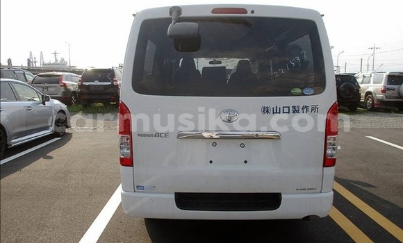 Acheter Occasion Voiture Toyota RegiusAce Blanc à Beitbridge, Matabeleland South Acheter Occasion Voiture Toyota RegiusAce Blanc à Beitbridge, Matabeleland South