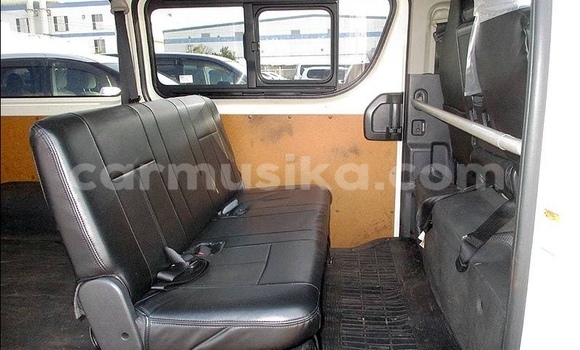 Acheter Occasion Voiture Toyota RegiusAce Blanc à Beitbridge, Matabeleland South Acheter Occasion Voiture Toyota RegiusAce Blanc à Beitbridge, Matabeleland South