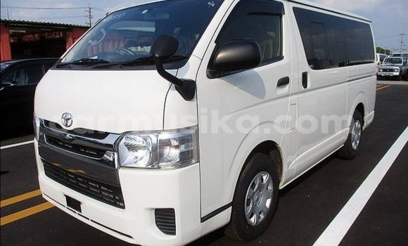 Acheter Occasion Voiture Toyota RegiusAce Blanc à Beitbridge, Matabeleland South Acheter Occasion Voiture Toyota RegiusAce Blanc à Beitbridge, Matabeleland South