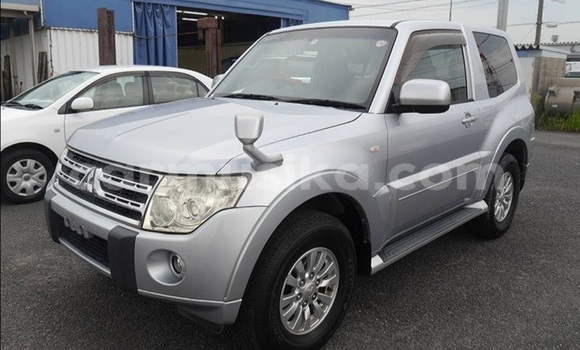Acheter Occasion Voiture Mitsubishi Pajero Gris à Beitbridge, Matabeleland South Acheter Occasion Voiture Mitsubishi Pajero Gris à Beitbridge, Matabeleland South