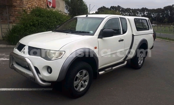 Nunua Ilio tumika Mitsubishi Triton Nyeupe Gari ndani ya Gweru nchini Midlands