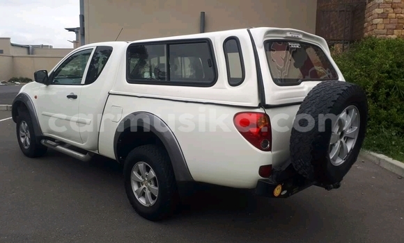 Acheter Occasion Voiture Mitsubishi Triton Blanc à Gweru, Midlands Acheter Occasion Voiture Mitsubishi Triton Blanc à Gweru, Midlands