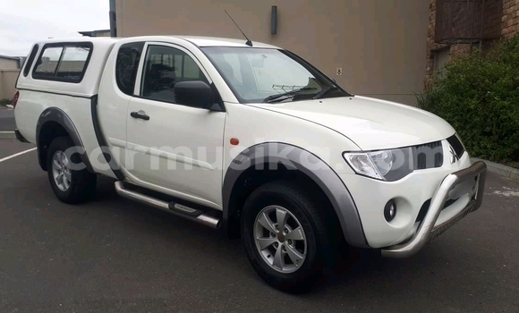 Acheter Occasion Voiture Mitsubishi Triton Blanc à Gweru, Midlands Acheter Occasion Voiture Mitsubishi Triton Blanc à Gweru, Midlands