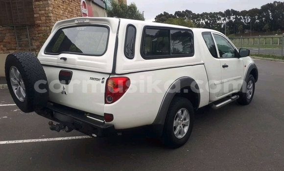 Acheter Occasion Voiture Mitsubishi Triton Blanc à Gweru, Midlands Acheter Occasion Voiture Mitsubishi Triton Blanc à Gweru, Midlands