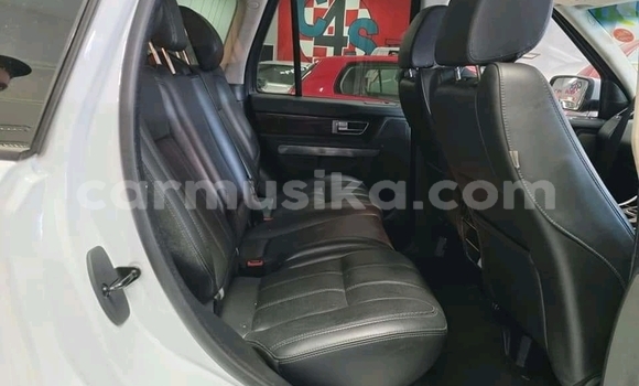 Acheter Occasion Voiture Range Rover Range Rover Blanc à Borrowdale, Harare Acheter Occasion Voiture Range Rover Range Rover Blanc à Borrowdale, Harare