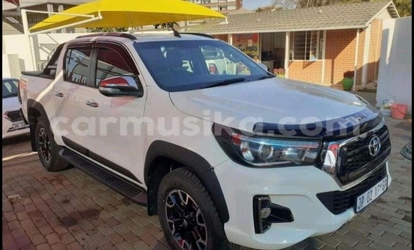Nunua Ilio tumika Toyota Hilux Nyeupe Gari ndani ya Beitbridge nchini Matabeleland Kusini